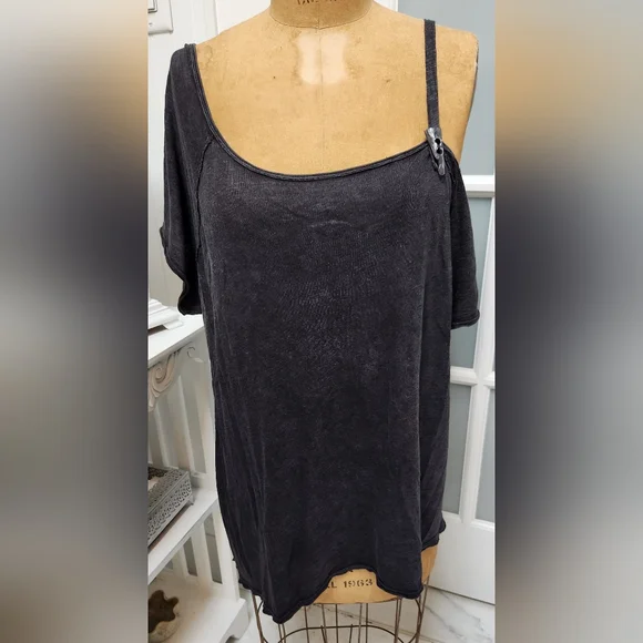 WE THE FREE Charcoal Black One Shoulder Short Sleeve Top EUC - Picture 2 of 6
